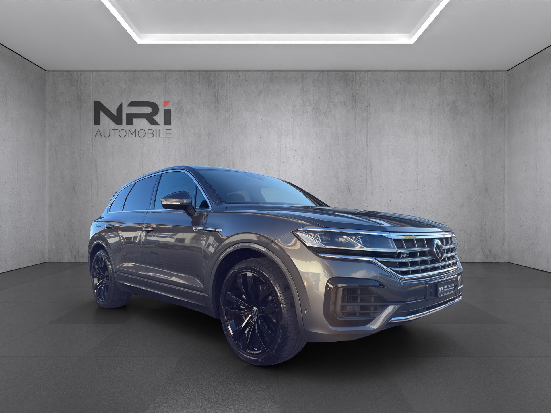 VW Touareg 3.0 V6 TSI R-Line-showroom-element-2