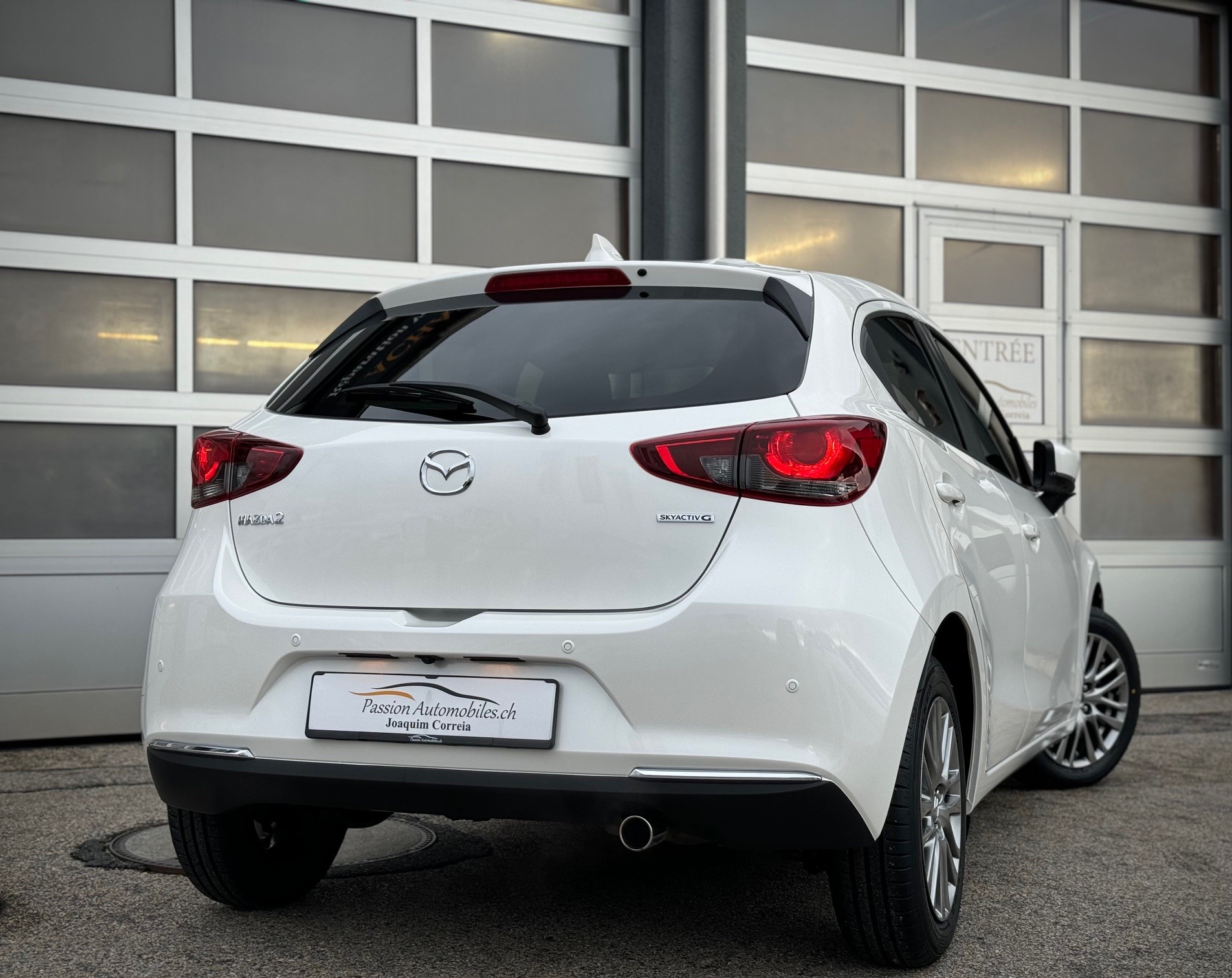 MAZDA 2 SKYACTIV-G 90 Revolution Automat - Véhicule Suisse (CH)-image-1