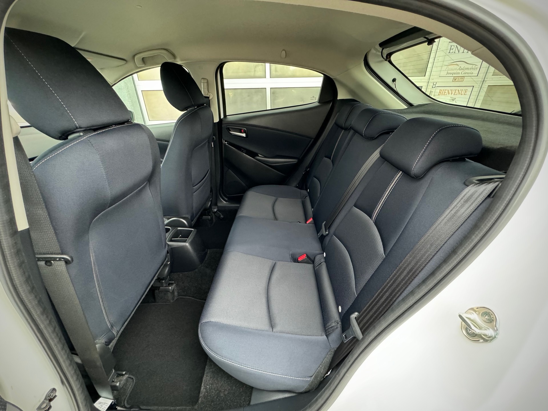 MAZDA 2 SKYACTIV-G 90 Revolution Automat - Véhicule Suisse (CH)-image-7