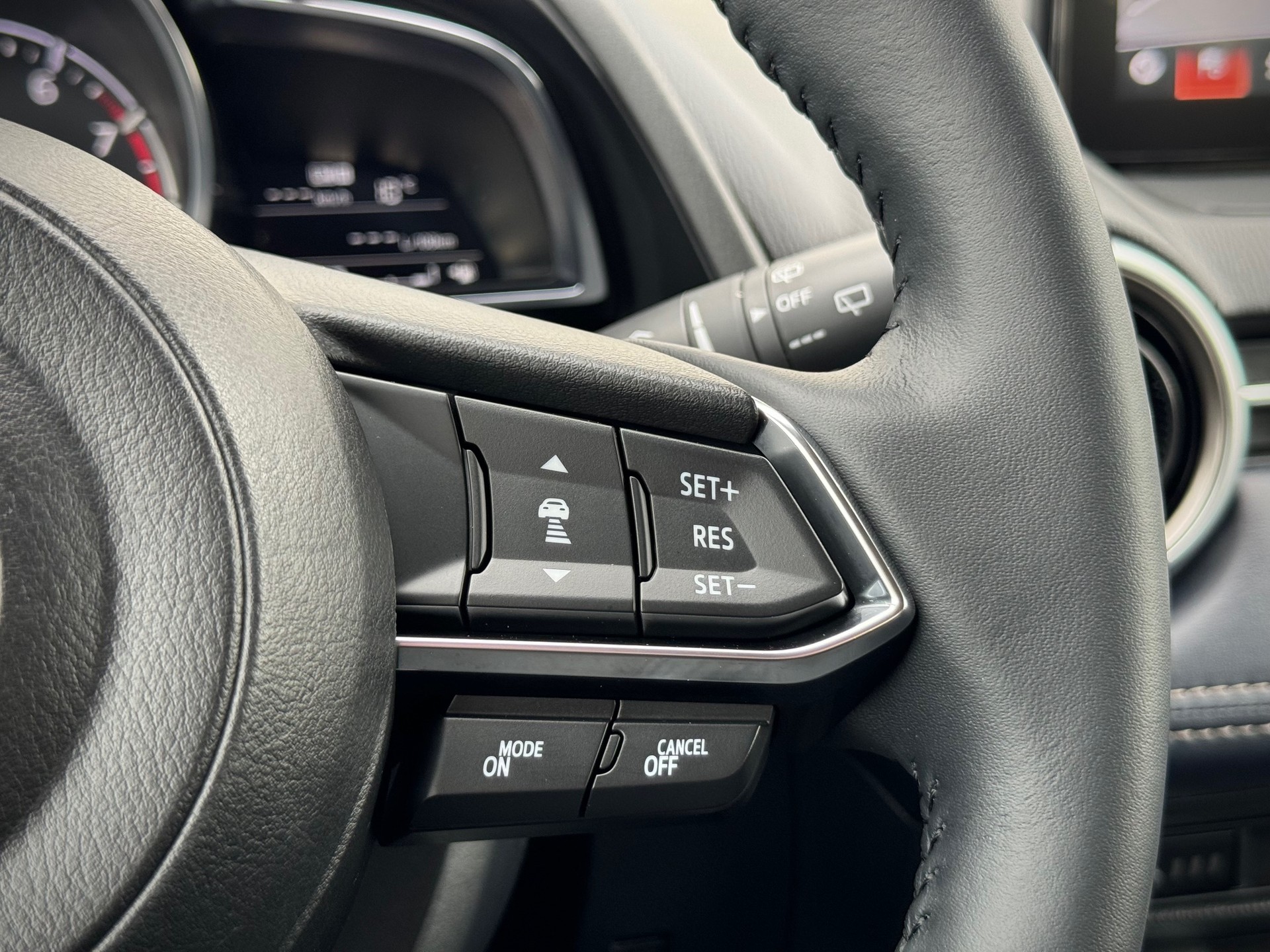 MAZDA 2 SKYACTIV-G 90 Revolution Automat - Véhicule Suisse (CH)-image-10