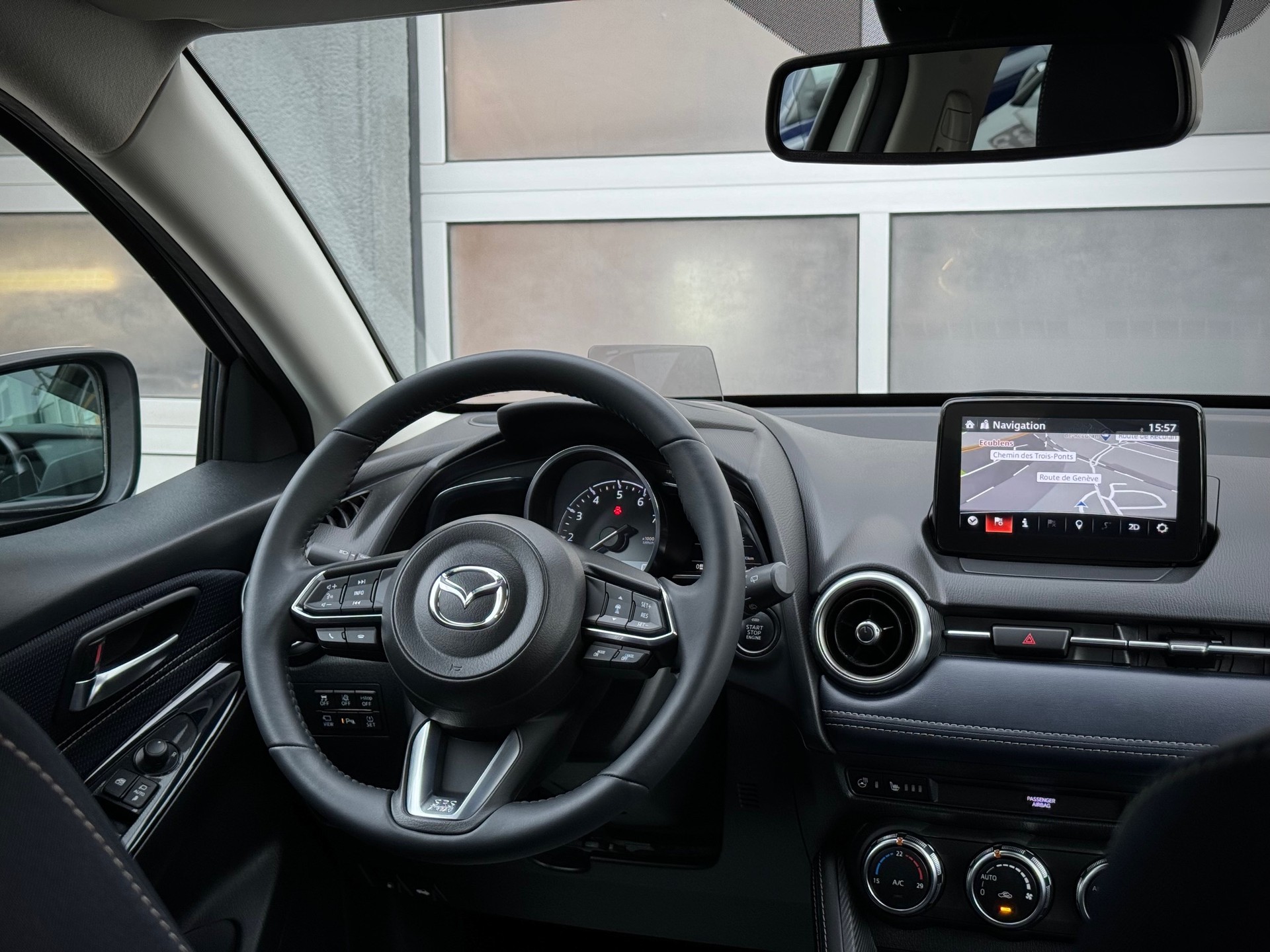 MAZDA 2 SKYACTIV-G 90 Revolution Automat - Véhicule Suisse (CH)-image-8