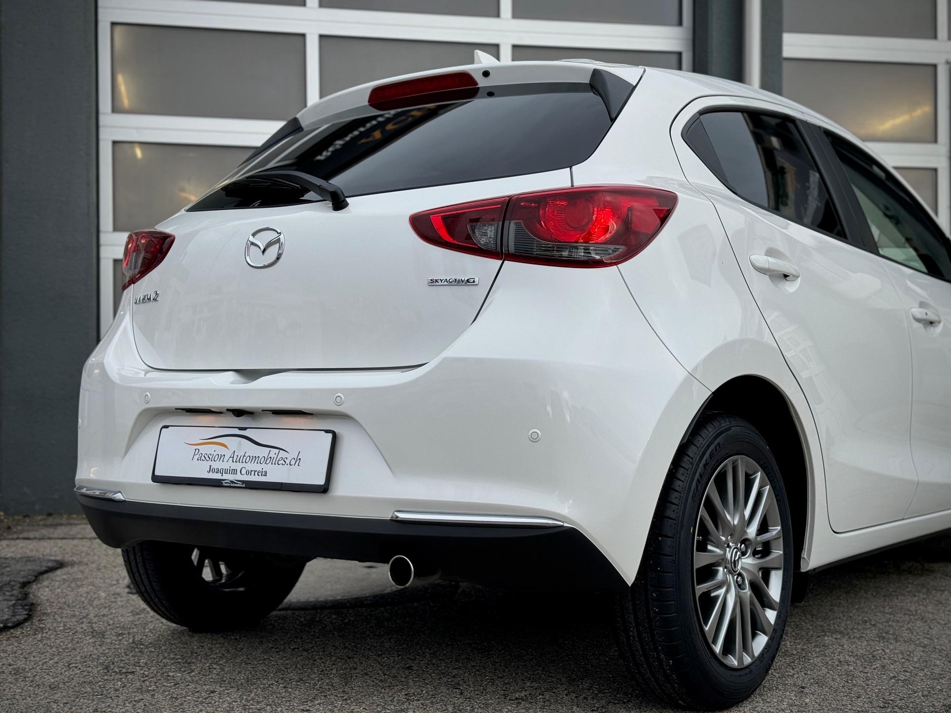 MAZDA 2 SKYACTIV-G 90 Revolution Automat - Véhicule Suisse (CH)-image-3
