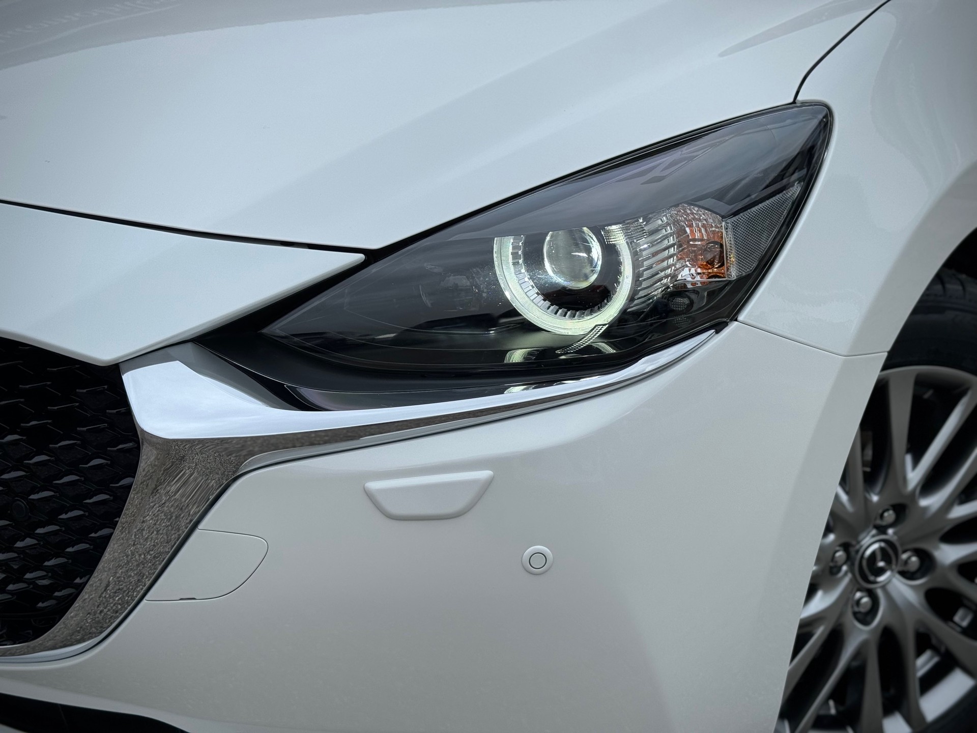 MAZDA 2 SKYACTIV-G 90 Revolution Automat - Véhicule Suisse (CH)-image-4