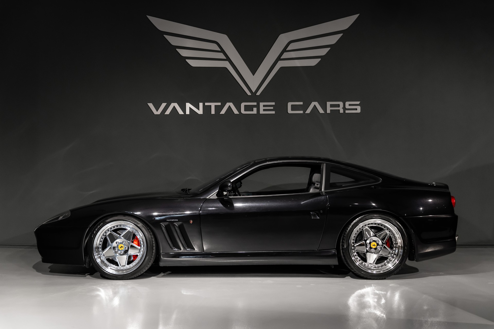 FERRARI 575M-showroom-element-1