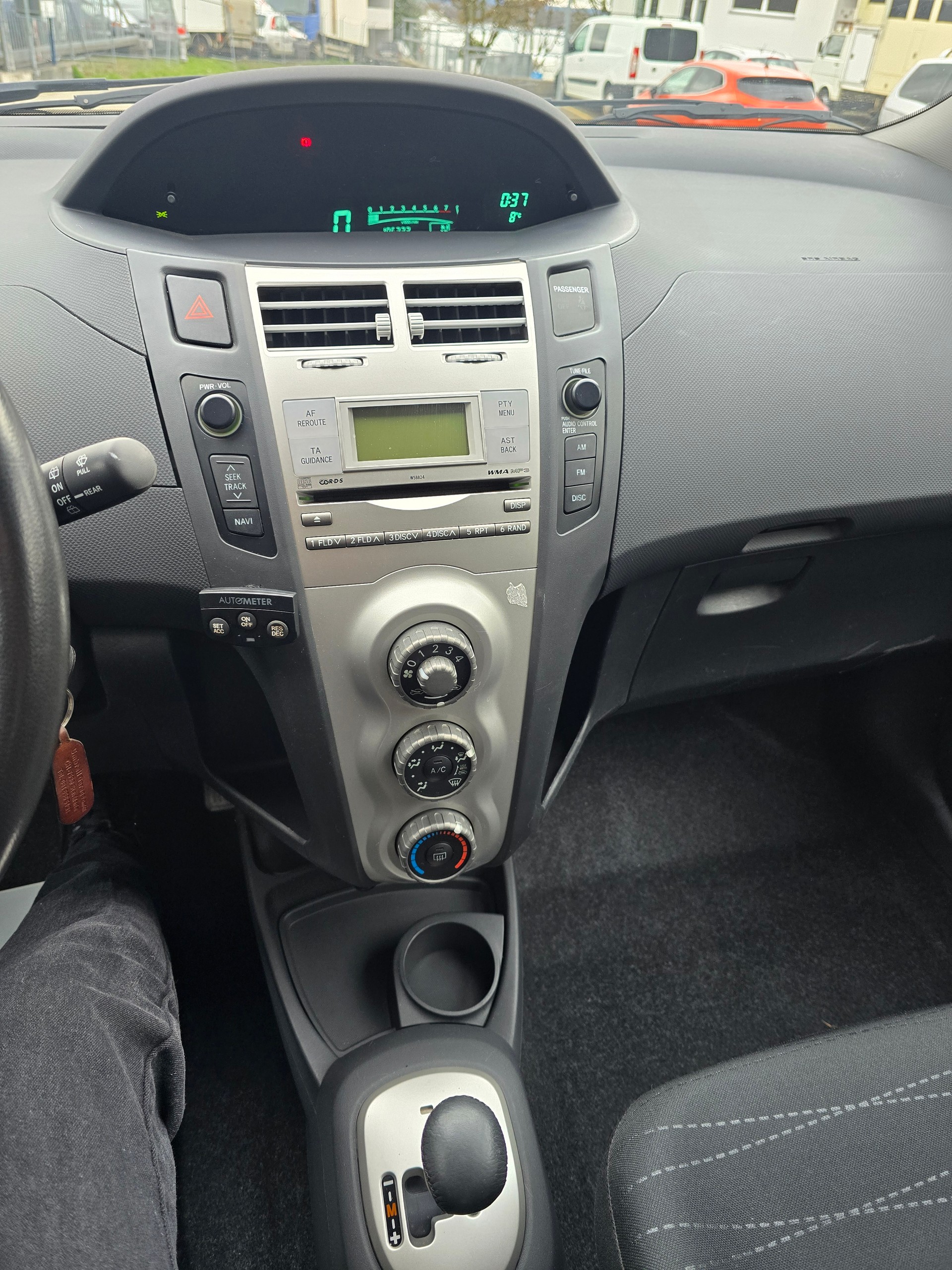 TOYOTA Yaris 1.3 Chic Multimode-image-9