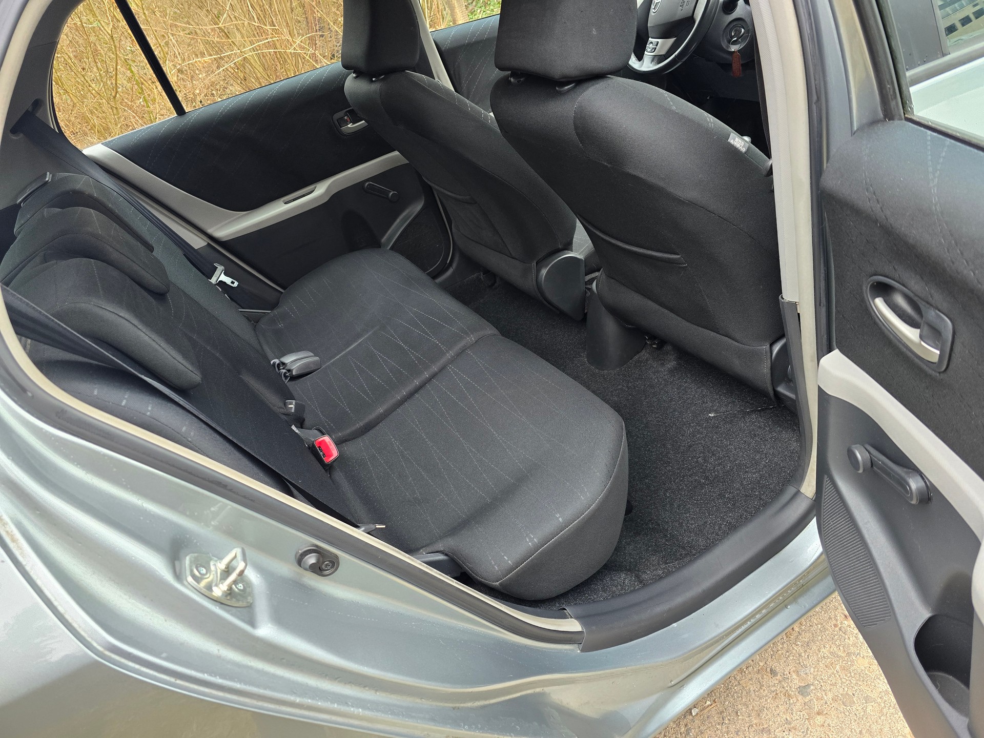 TOYOTA Yaris 1.3 Chic Multimode-image-5