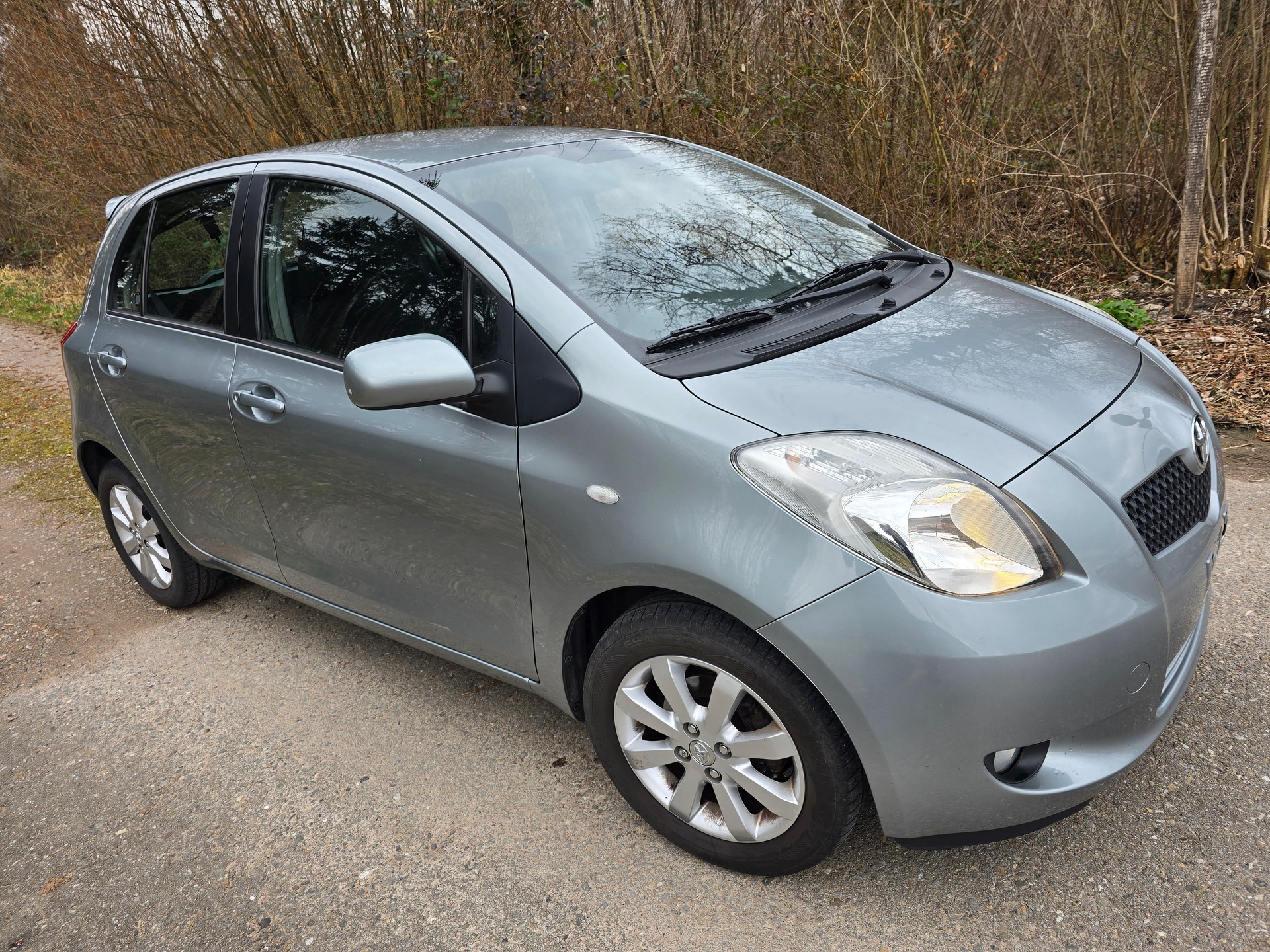 TOYOTA Yaris 1.3 Chic Multimode-image-1