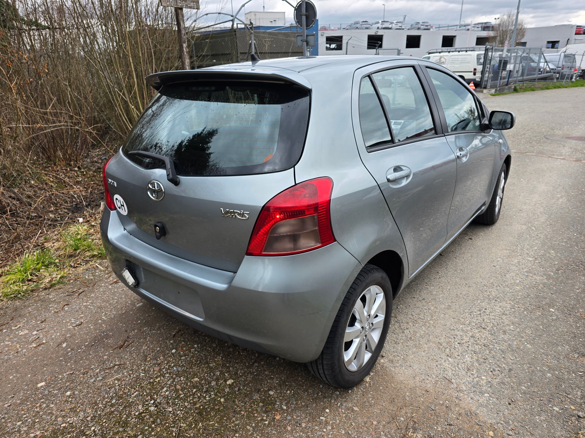 TOYOTA Yaris 1.3 Chic Multimode-image-2