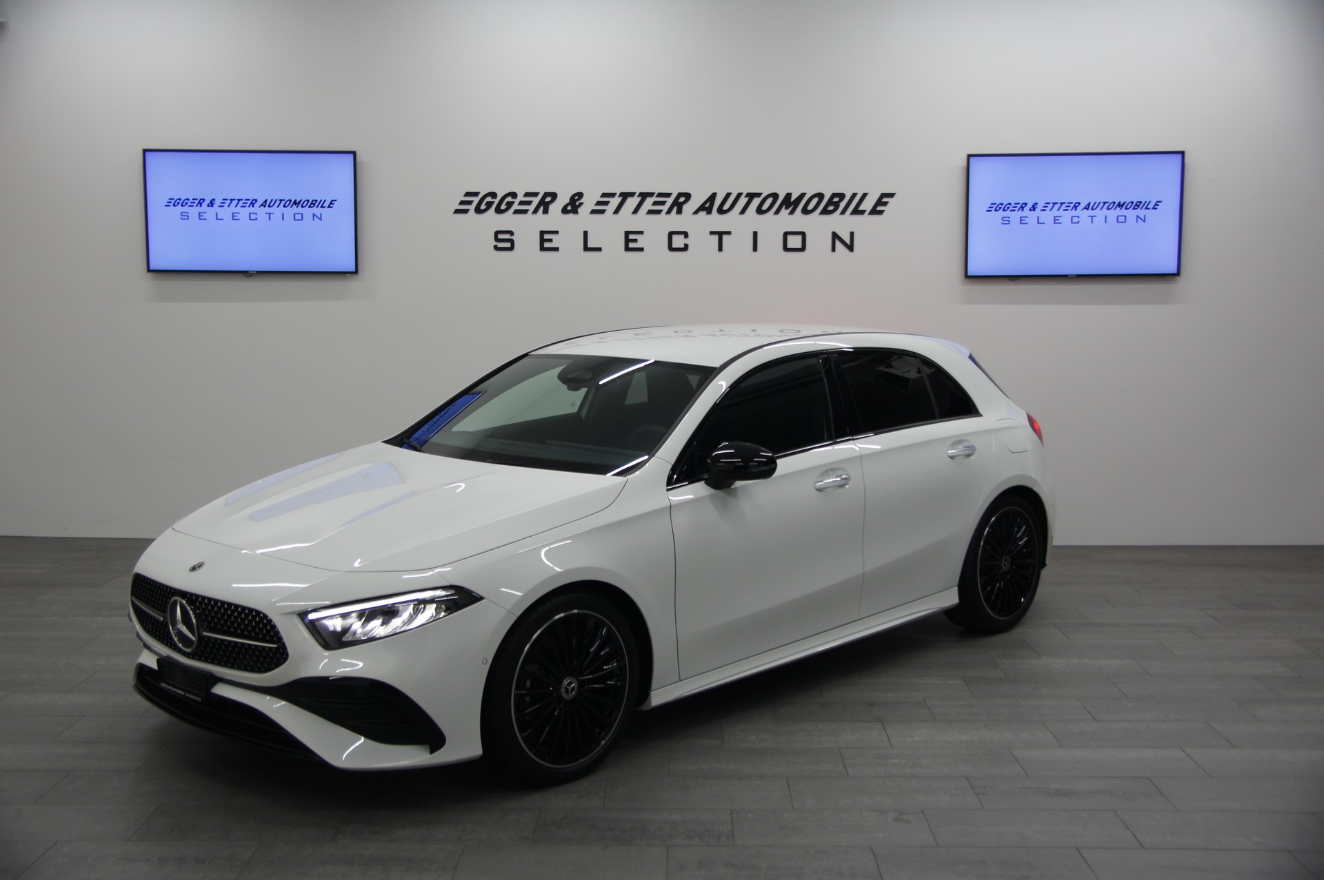 MERCEDES-BENZ A 180 Night Star 7G-DCT-showroom-element-1