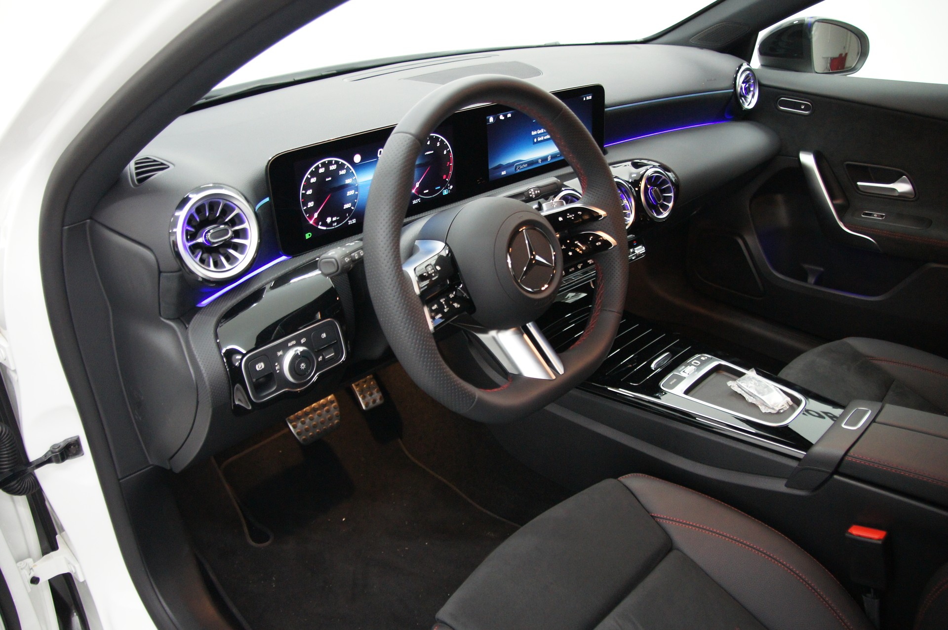 MERCEDES-BENZ A 180 Night Star 7G-DCT-image-8