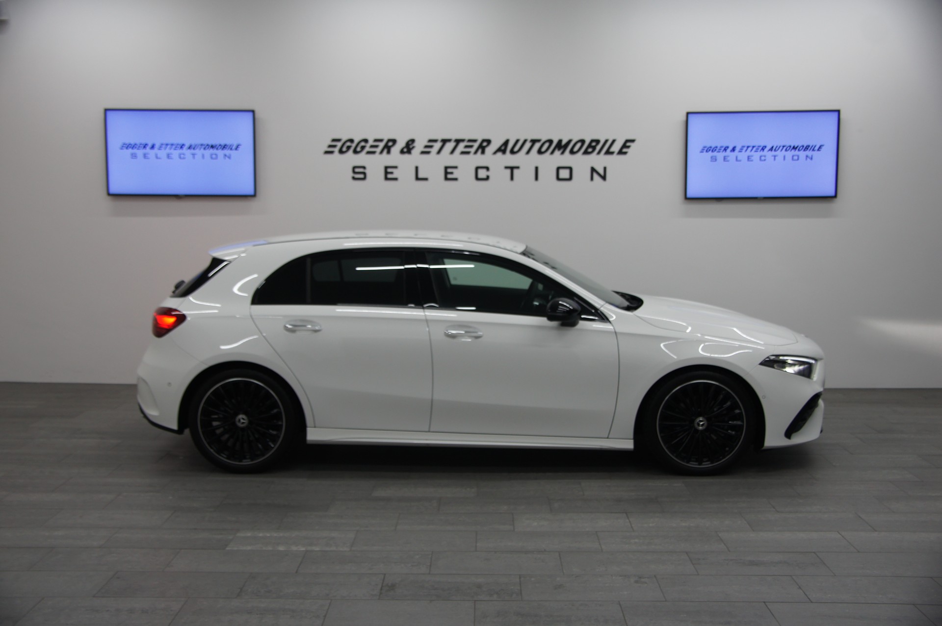 MERCEDES-BENZ A 180 Night Star 7G-DCT-showroom-element-3