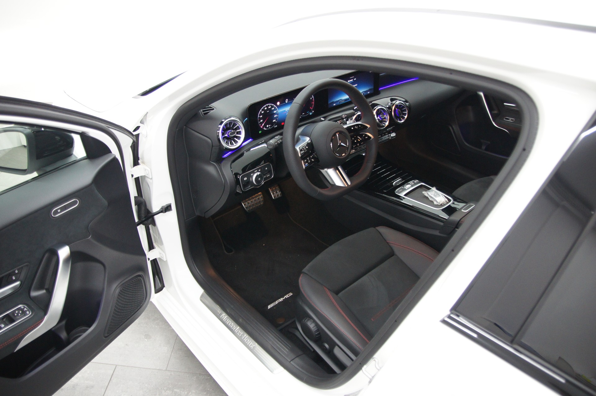 MERCEDES-BENZ A 180 Night Star 7G-DCT-image-7