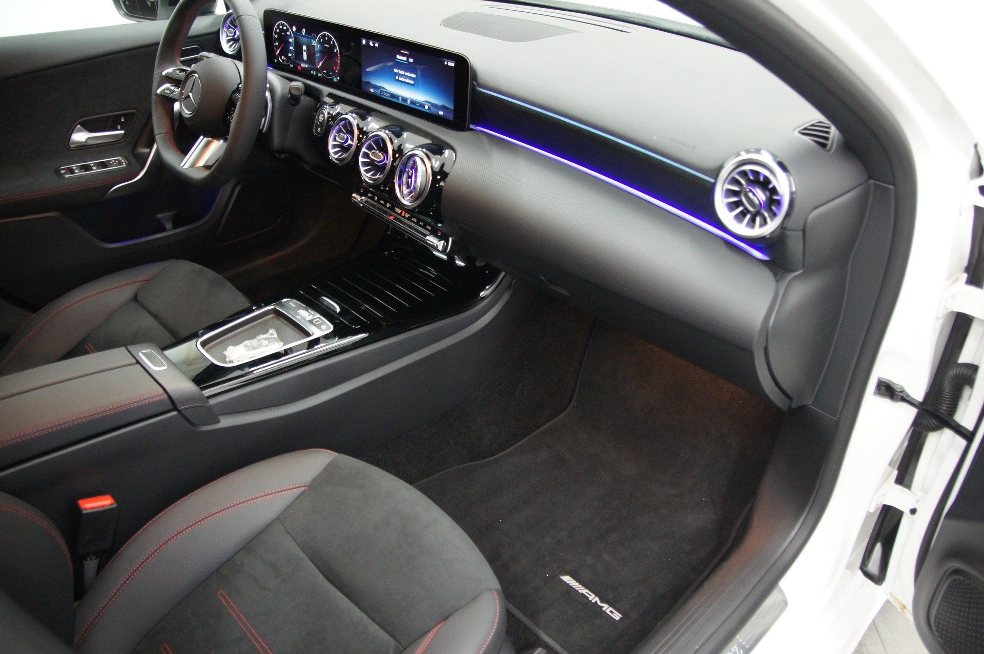 MERCEDES-BENZ A 180 Night Star 7G-DCT-image-13