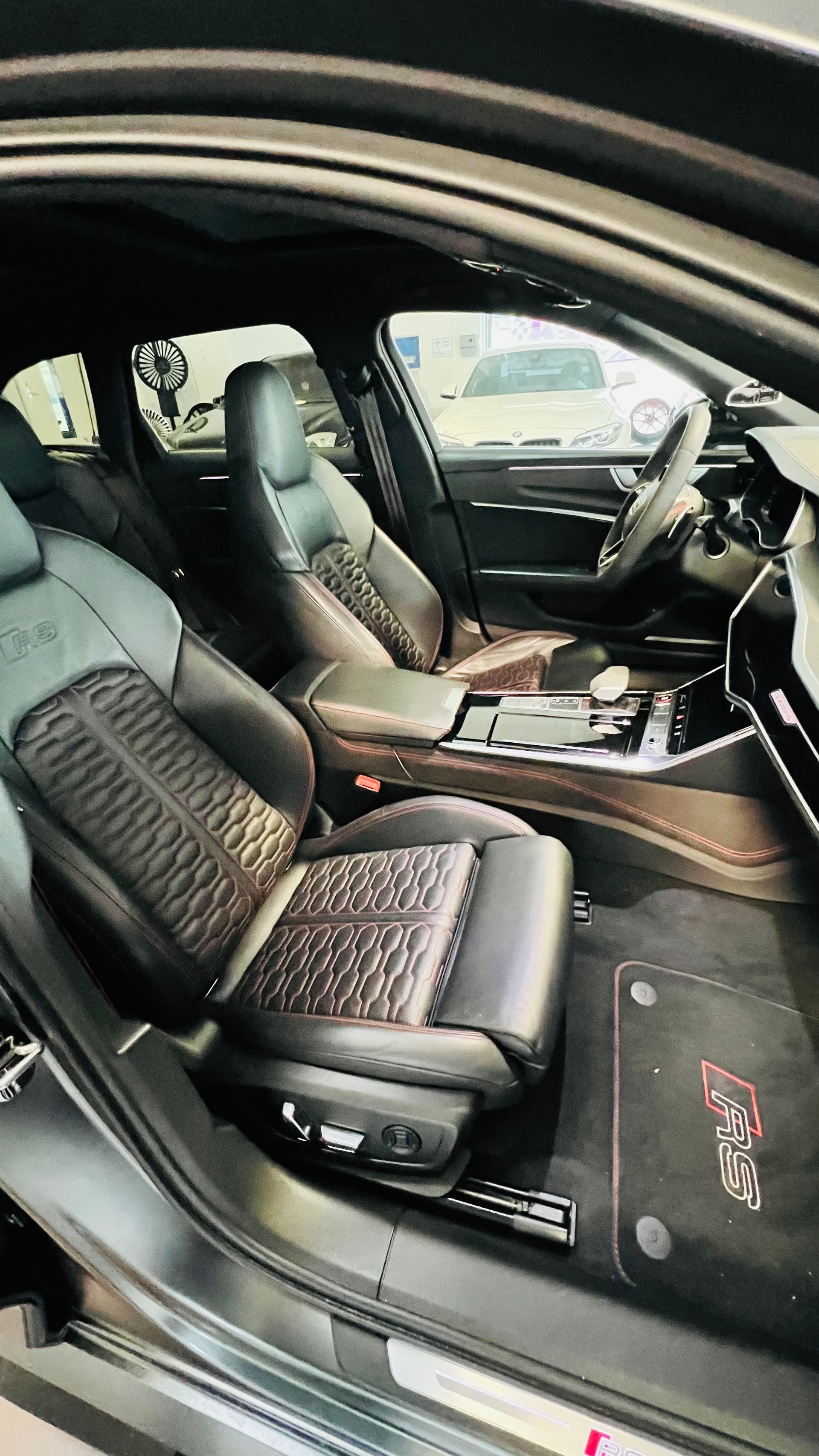 AUDI RS6 Avant 4.0 TFSI V8 quattro-image-19