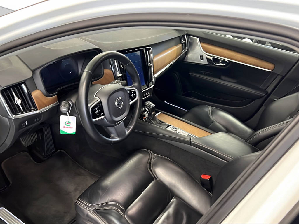 VOLVO V90 2.0 D5 Inscription AWD-image-8