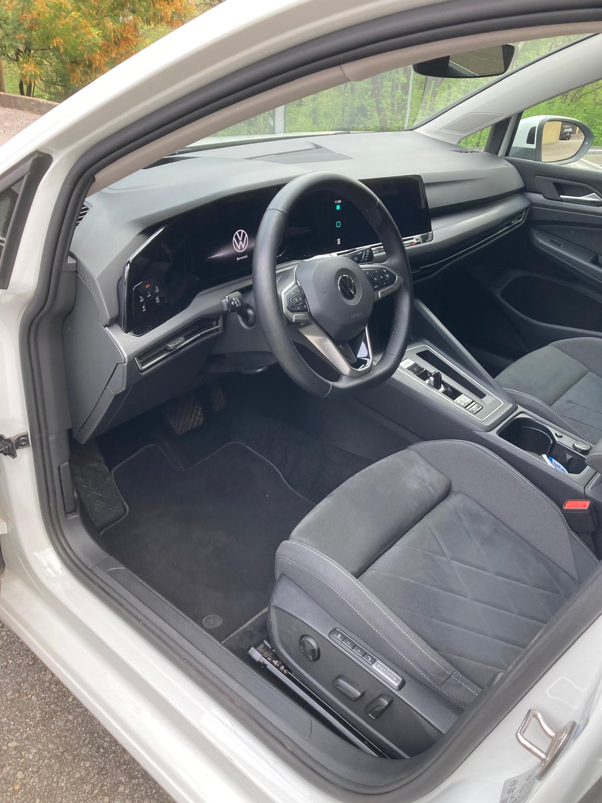 VW Golf 1.4 TSI PHEV Selection-image-11