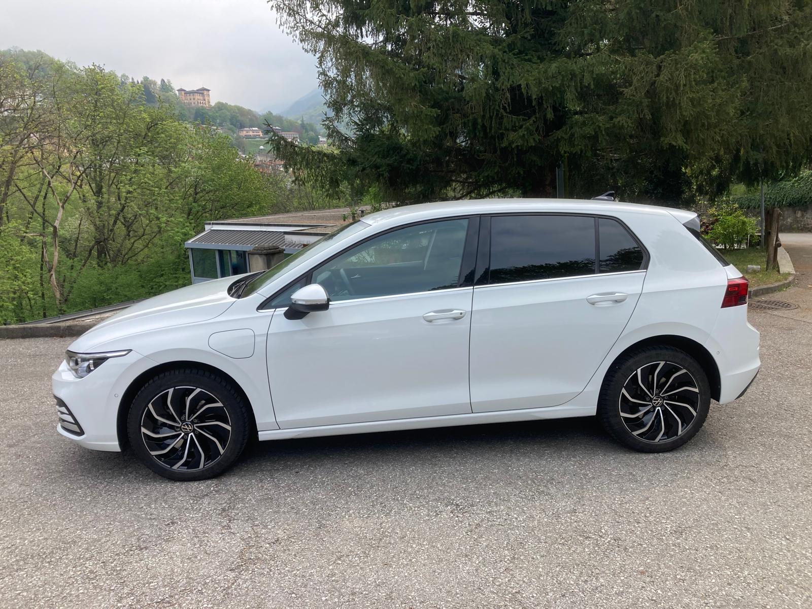 VW Golf 1.4 TSI PHEV Selection-showroom-element-3