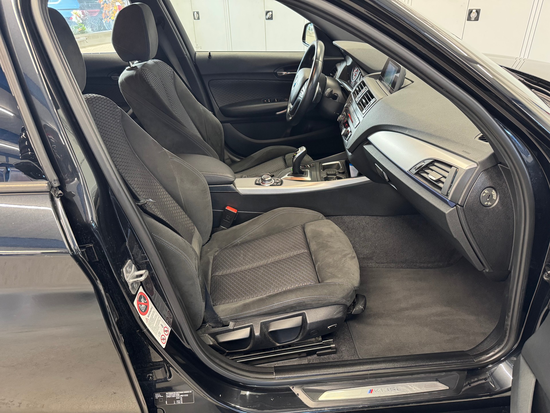 BMW M135i xDrive Steptronic-image-10
