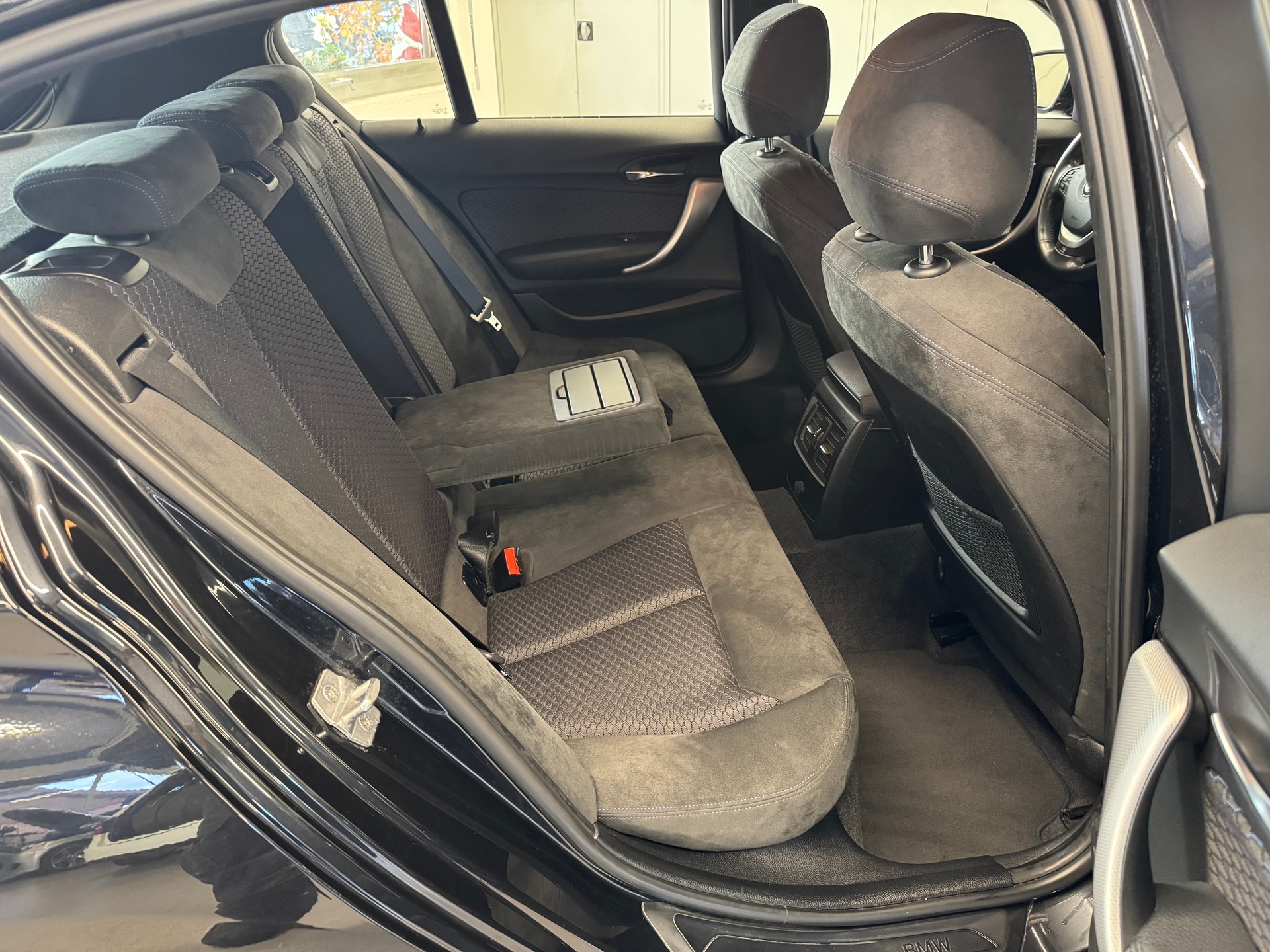 BMW M135i xDrive Steptronic-image-12