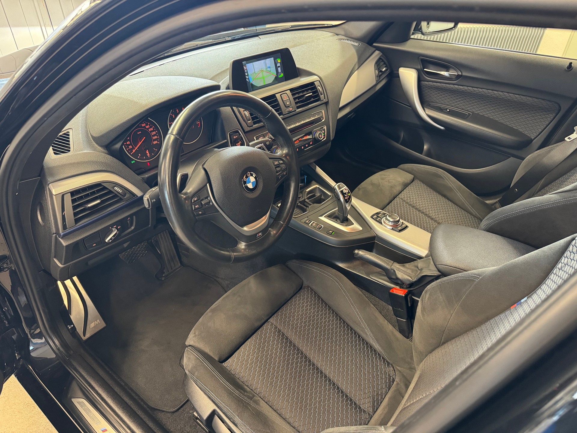 BMW M135i xDrive Steptronic-image-7