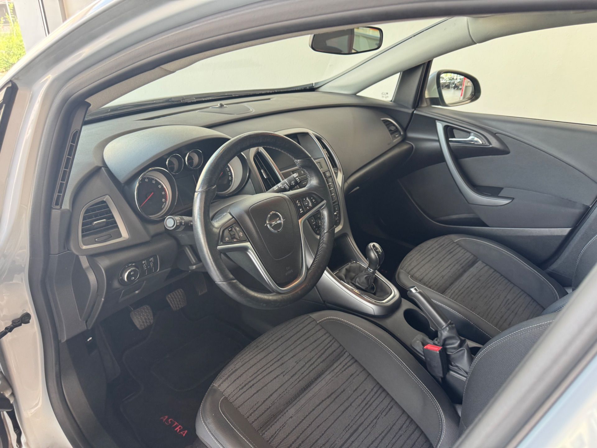 OPEL Astra 1.4 Turbo Edition-image-9