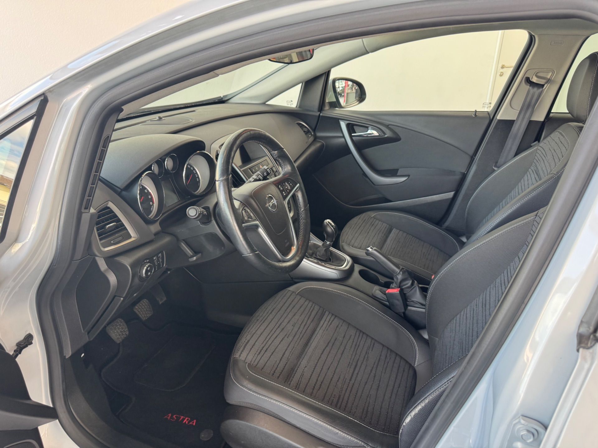 OPEL Astra 1.4 Turbo Edition-image-8