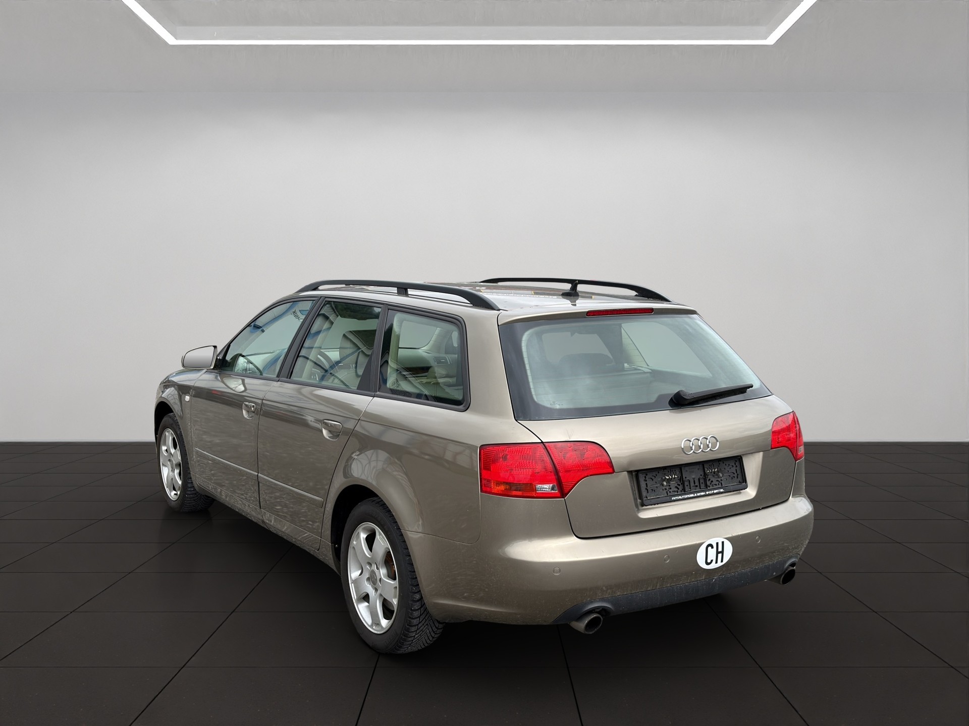 AUDI A4 Avant 2.0 Turbo FSI quattro-showroom-element-3