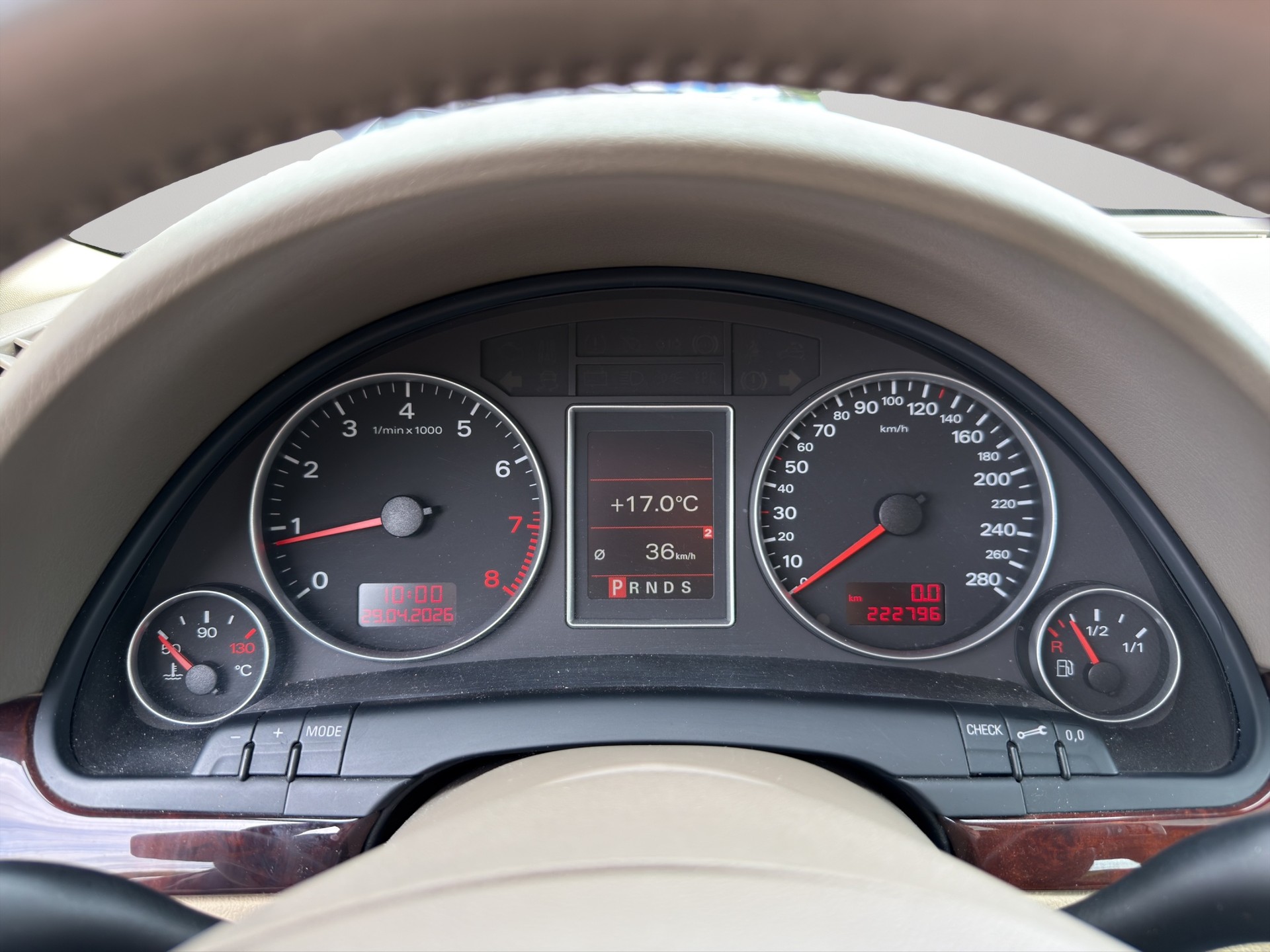 AUDI A4 Avant 2.0 Turbo FSI quattro-image-15