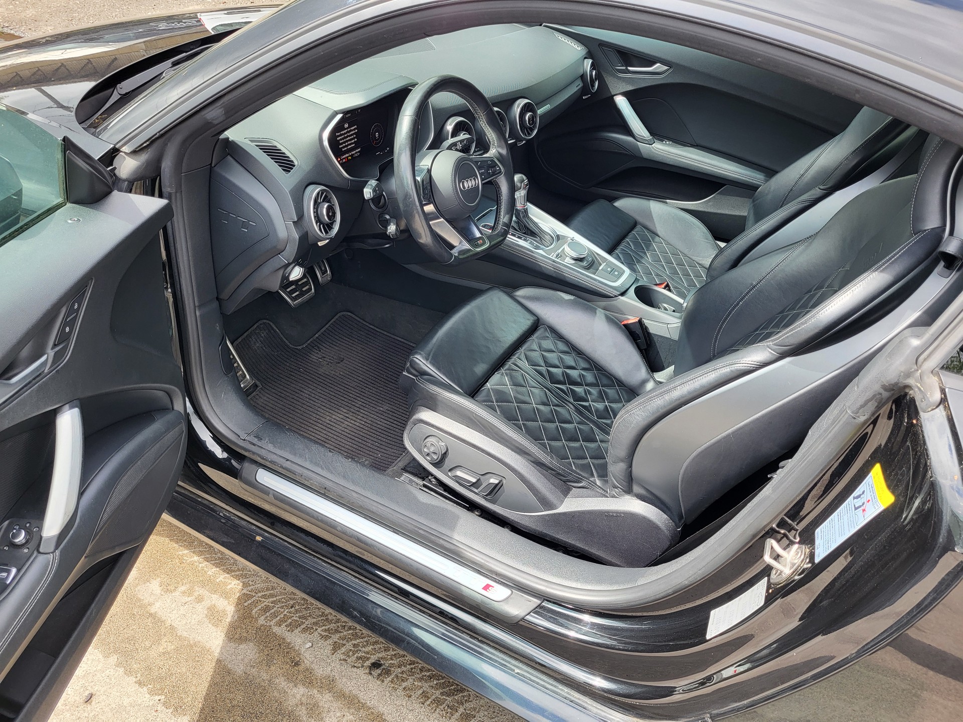 AUDI TTS Coupé 2.0 TFSI quattro-image-9