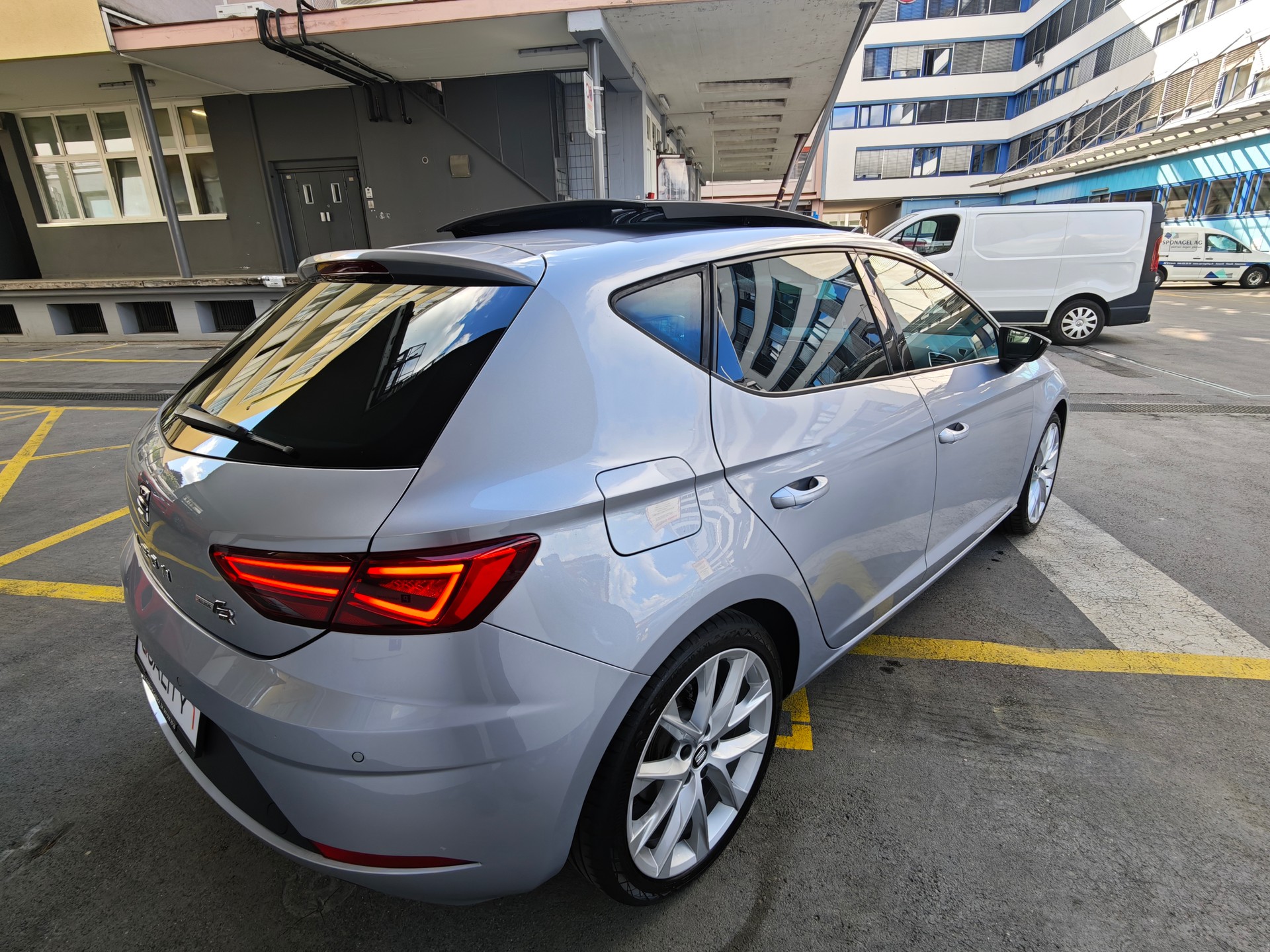 SEAT Leon 1.5 TSI EVO SWISS FR DSG-image-5