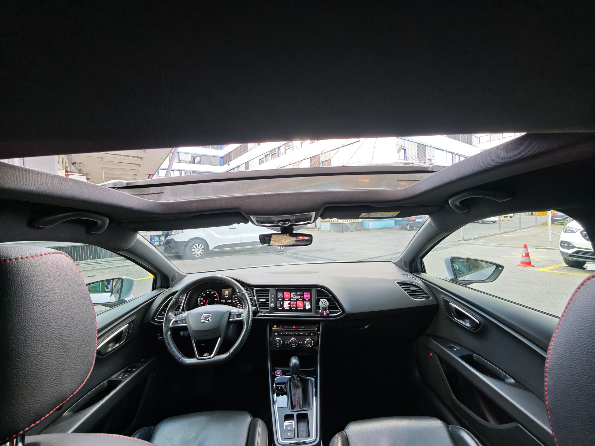 SEAT Leon 1.5 TSI EVO SWISS FR DSG-image-11