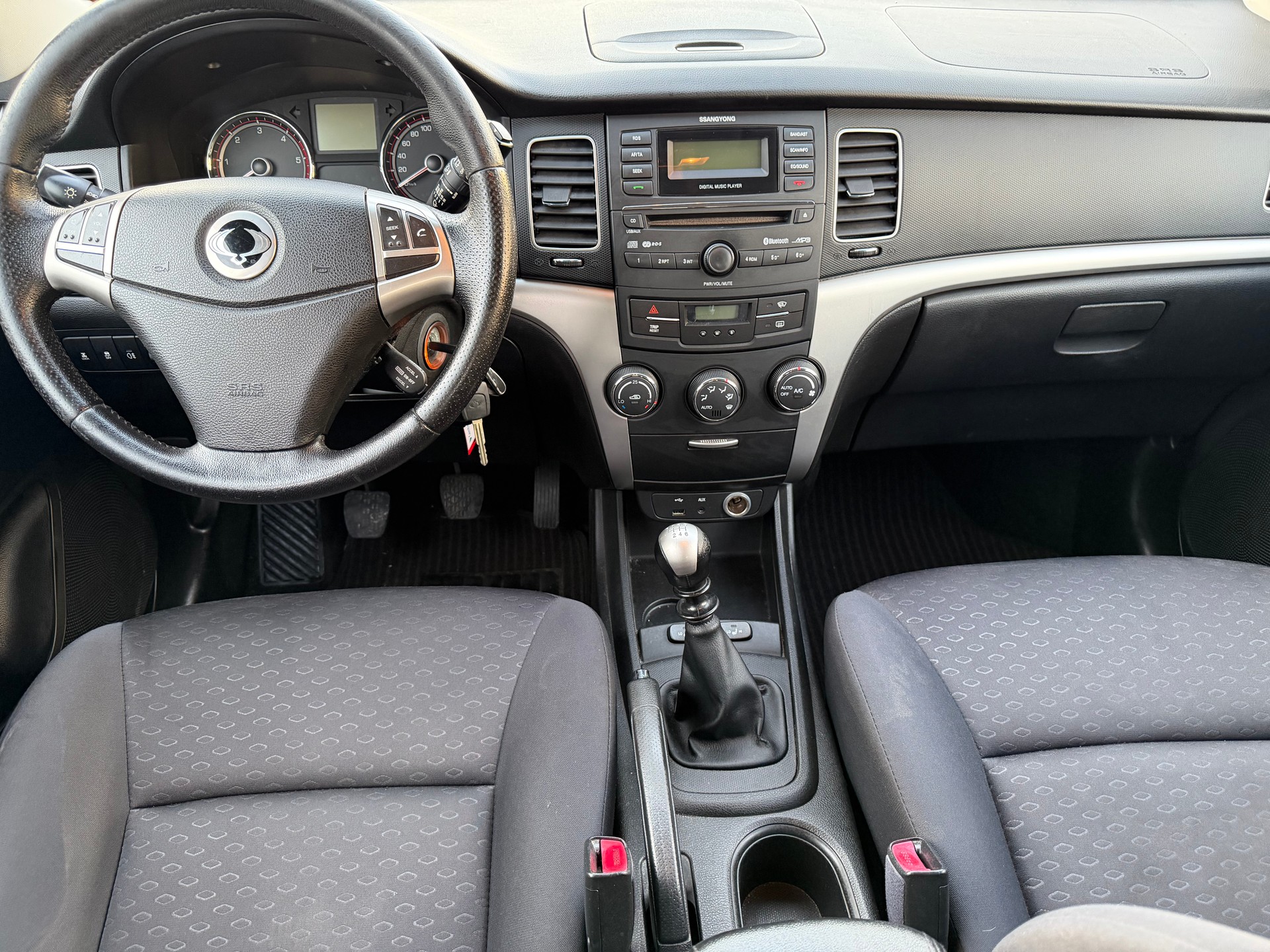 KGM-SsangYong Korando 2.0 e-XDI Black Edition 4WD-image-8