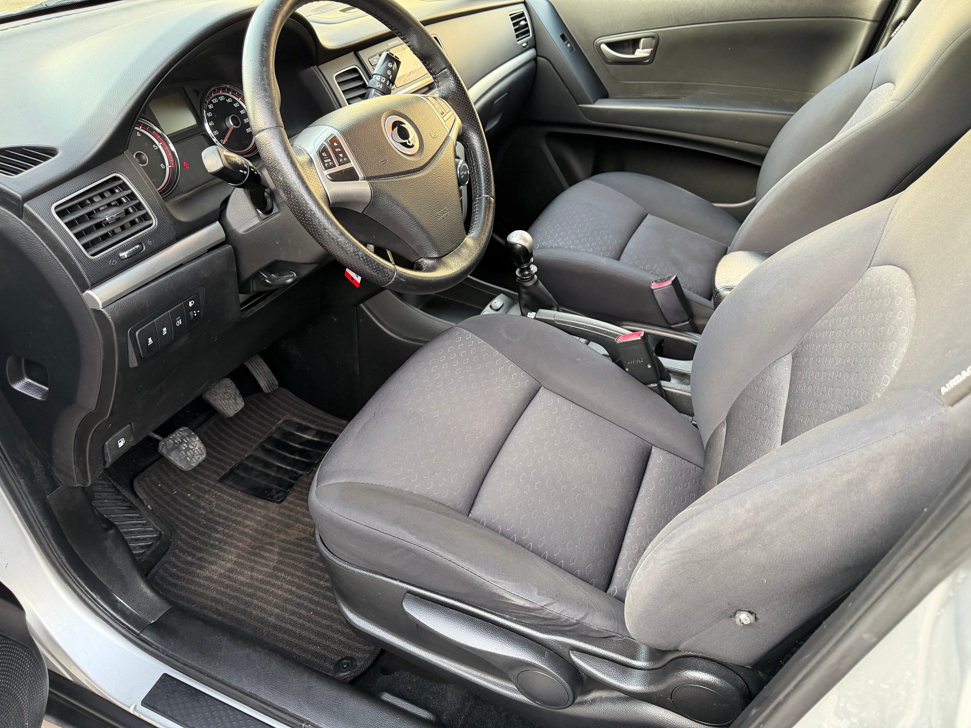 KGM-SsangYong Korando 2.0 e-XDI Black Edition 4WD-image-7