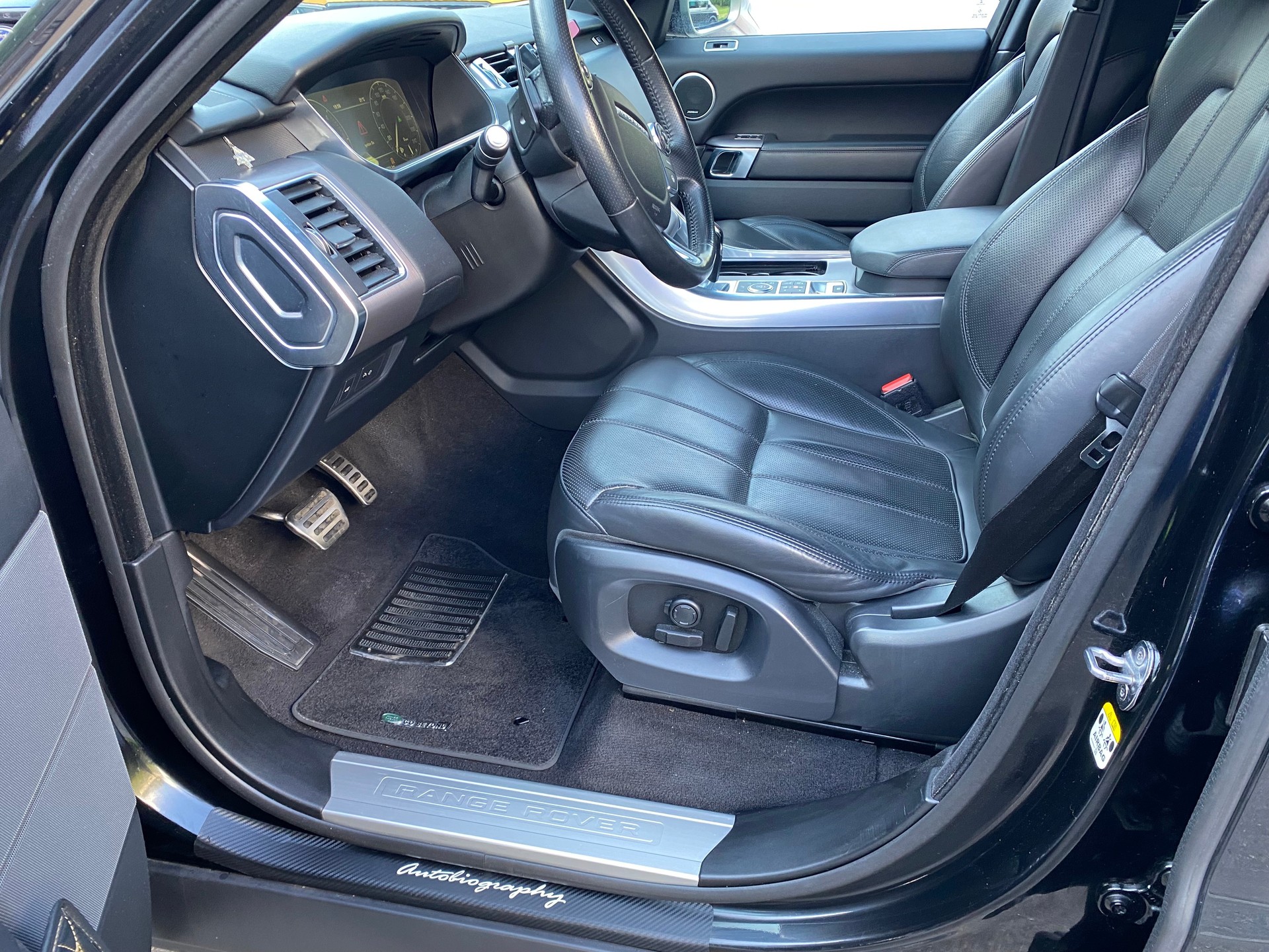 LAND ROVER Range Rover Sport 3.0 SDV6 HSE Dynamic 007 Edition Automatic-image-3