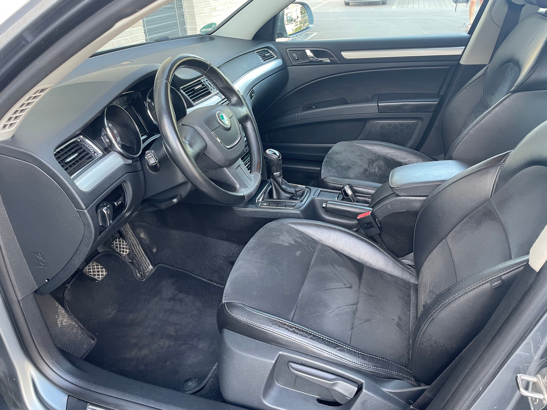 SKODA Superb 2.0tdi 4x4 170ps-image-12