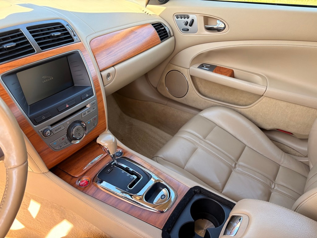 JAGUAR XK Convertible 4.2 V8-image-6