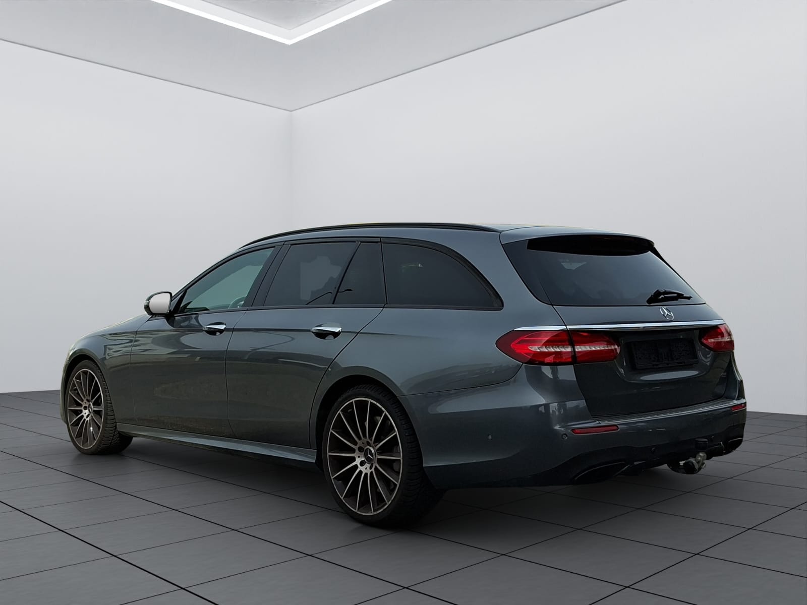 MERCEDES-BENZ E 43 AMG 4 Matic 9G-Tronic-image-5