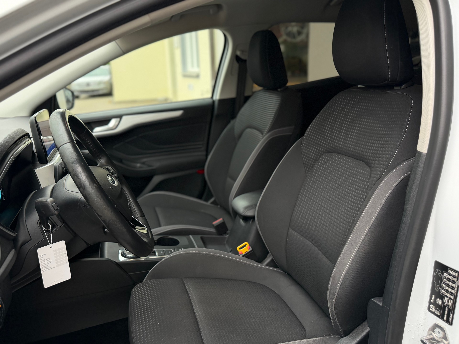 FORD Focus 1.5 TDCi Trend+ Automat *Frisch MFK + SERVICE*KLIMA*-image-9