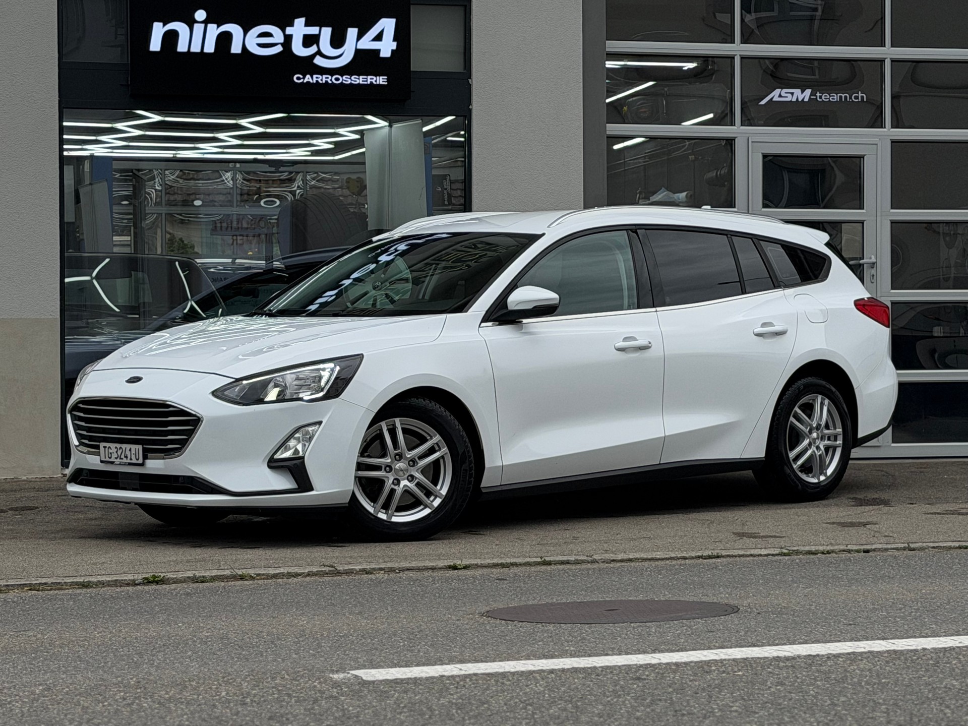 FORD Focus 1.5 TDCi Trend+ Automat *Frisch MFK + SERVICE*KLIMA*-image-2