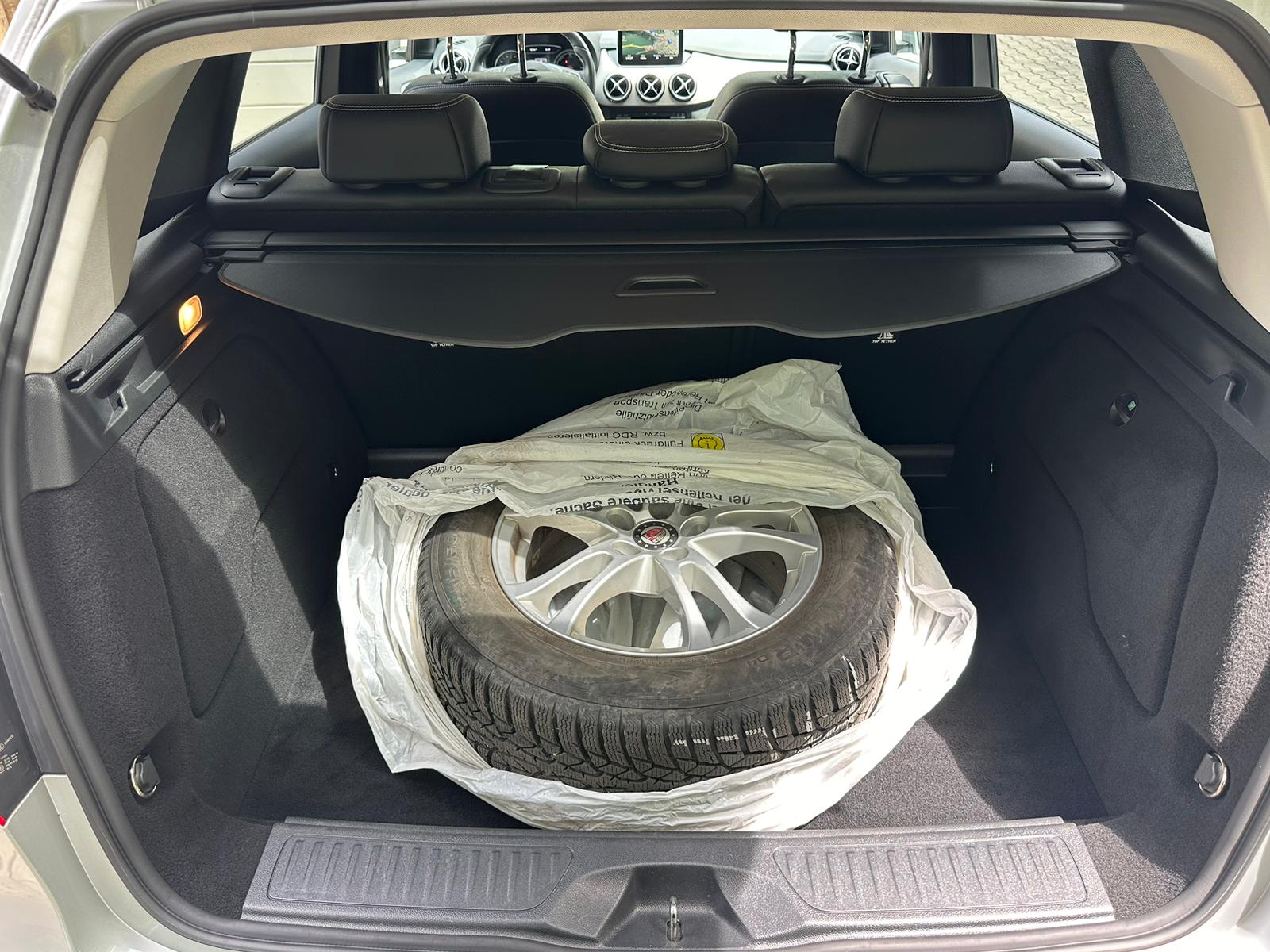 MERCEDES-BENZ B Electric Drive Urban-image-14