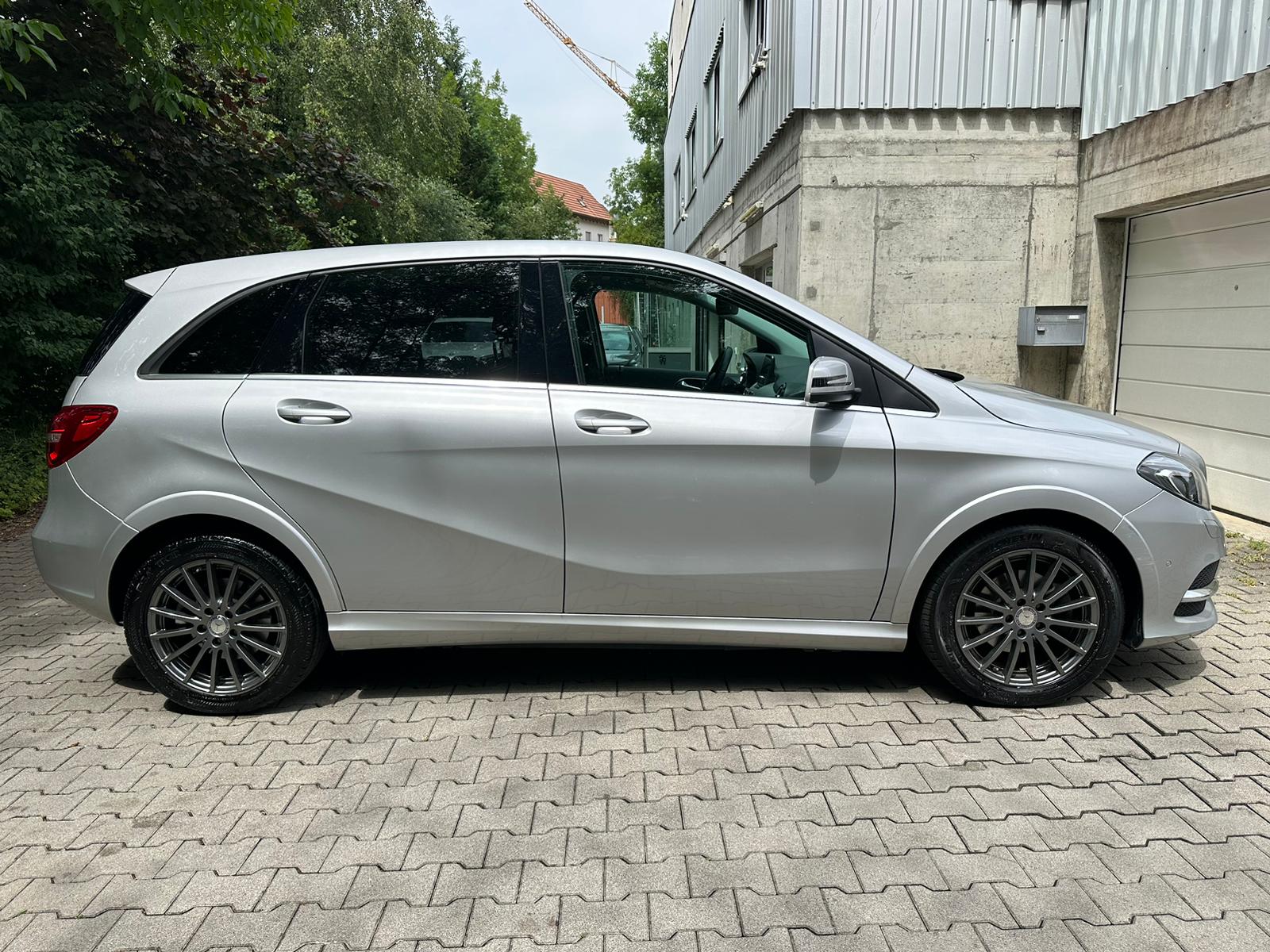 MERCEDES-BENZ B Electric Drive Urban-image-5