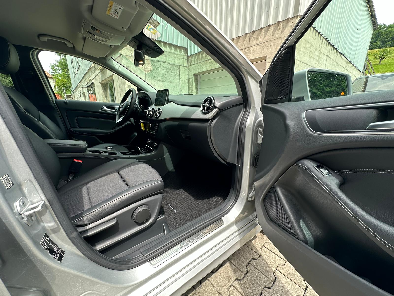 MERCEDES-BENZ B Electric Drive Urban-image-16