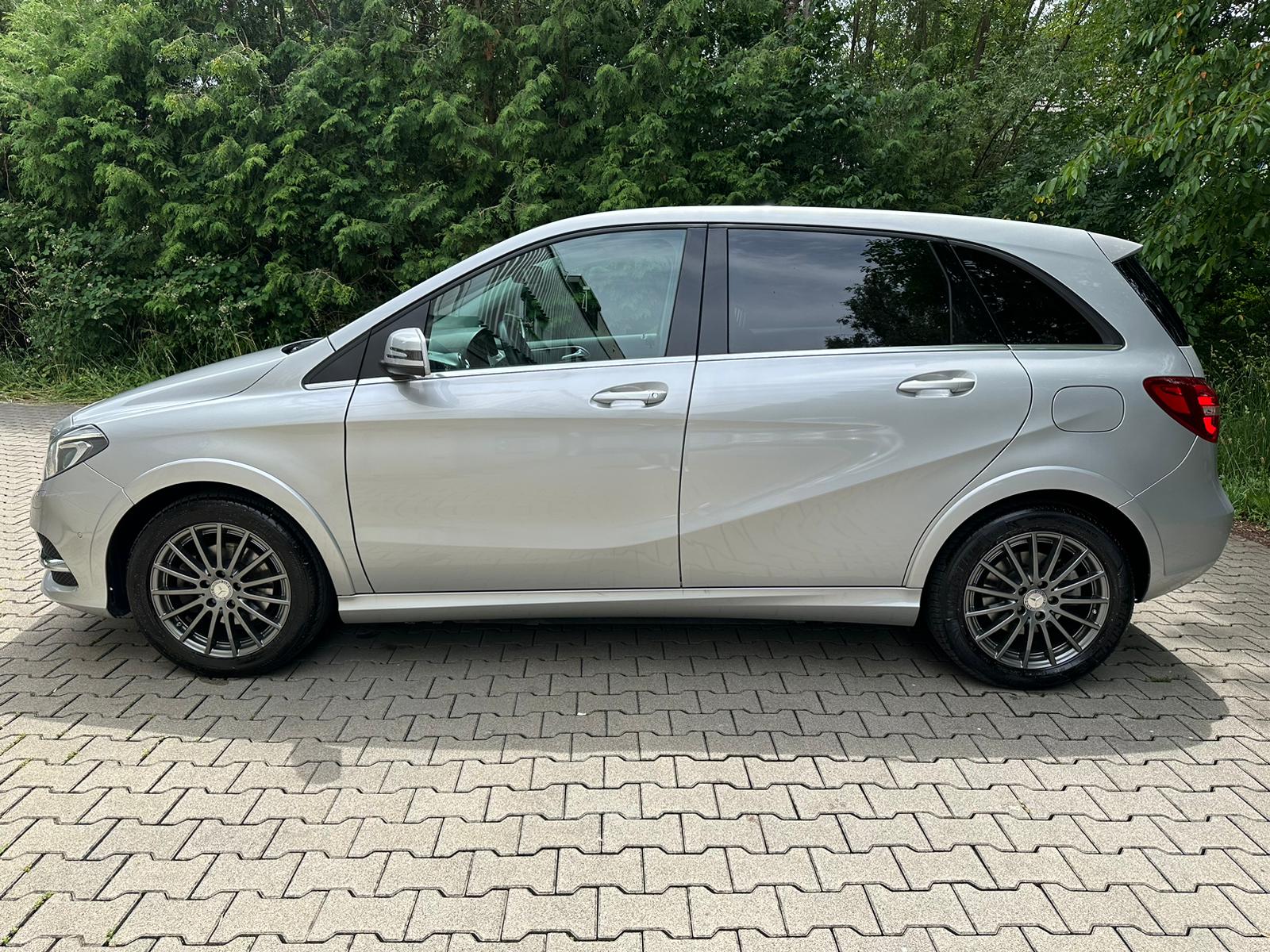 MERCEDES-BENZ B Electric Drive Urban-showroom-element-1