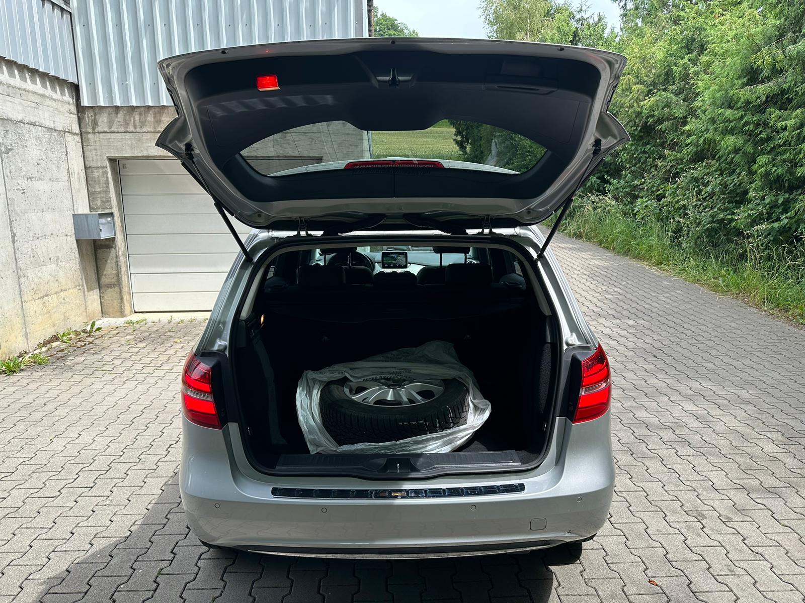 MERCEDES-BENZ B Electric Drive Urban-image-13
