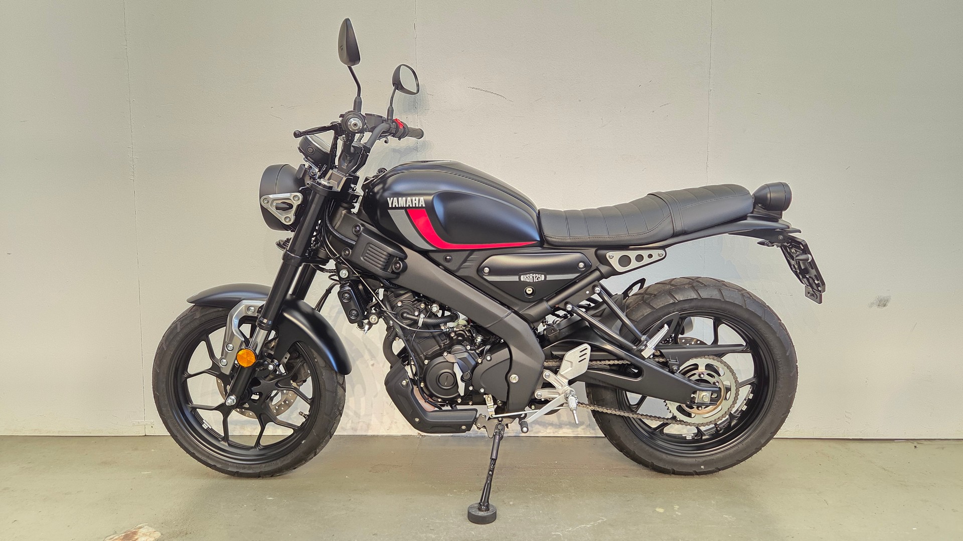 YAMAHA XSR 125-image-1