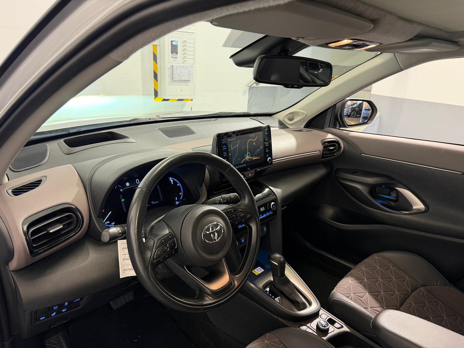 TOYOTA Yaris Cross 1.5 VVT-i HSD Elegant AWD-i-image-4