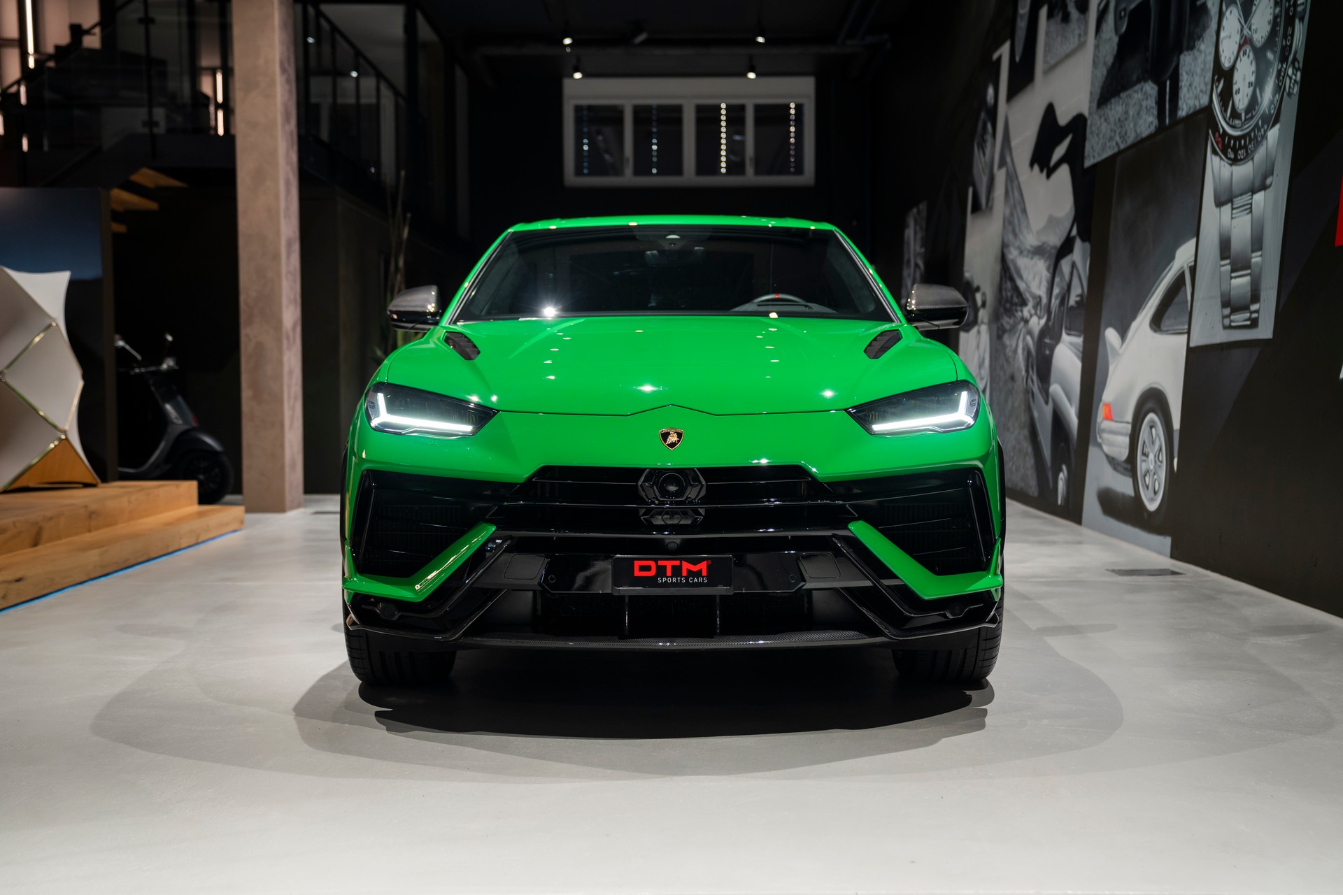 LAMBORGHINI Urus Performante-showroom-element-1