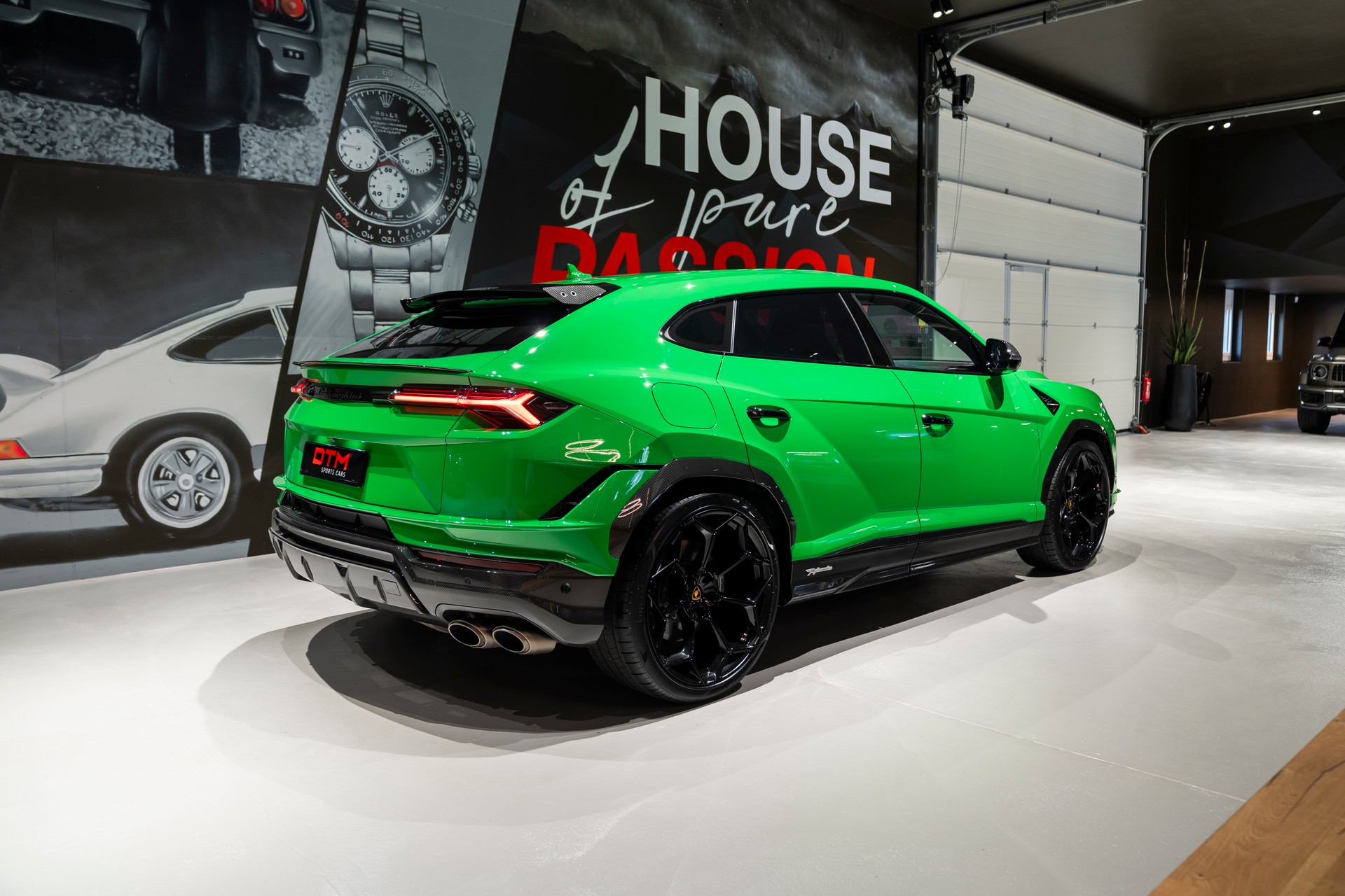 LAMBORGHINI Urus Performante-showroom-element-3