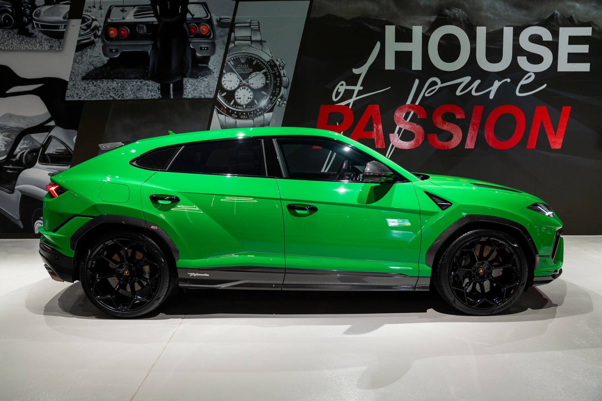 LAMBORGHINI Urus Performante-showroom-element-2