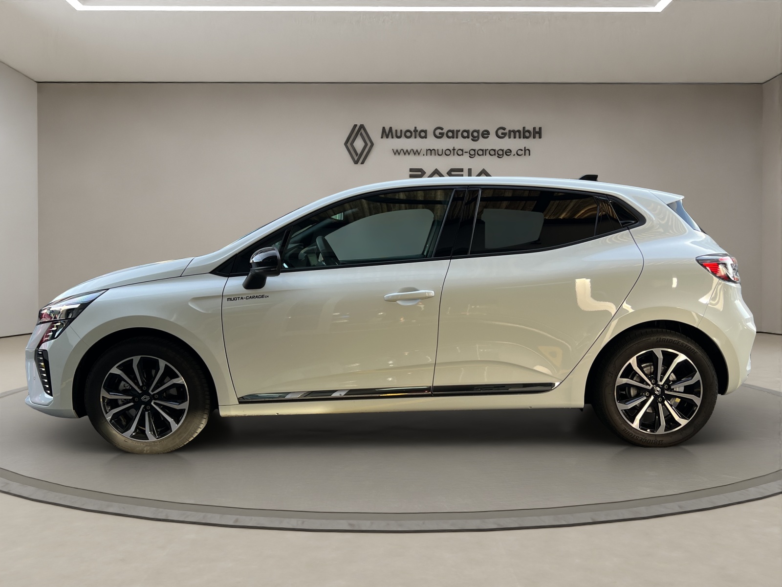 RENAULT Clio E-Tech techno Hybrid-showroom-element-2